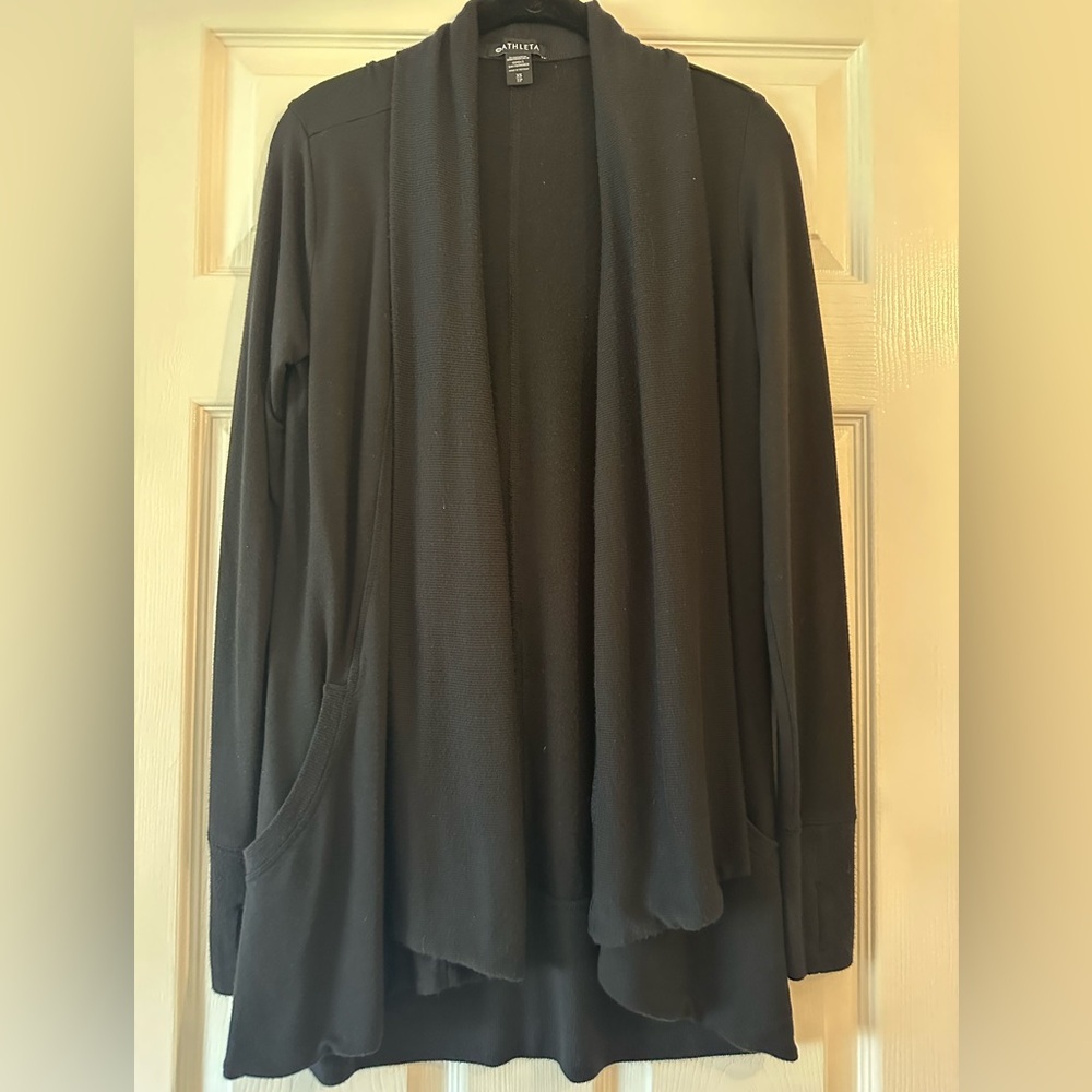Athleta- Black Pranayama Wrap with side pockets.